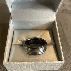 Men’s tungsten carbide ring size 12